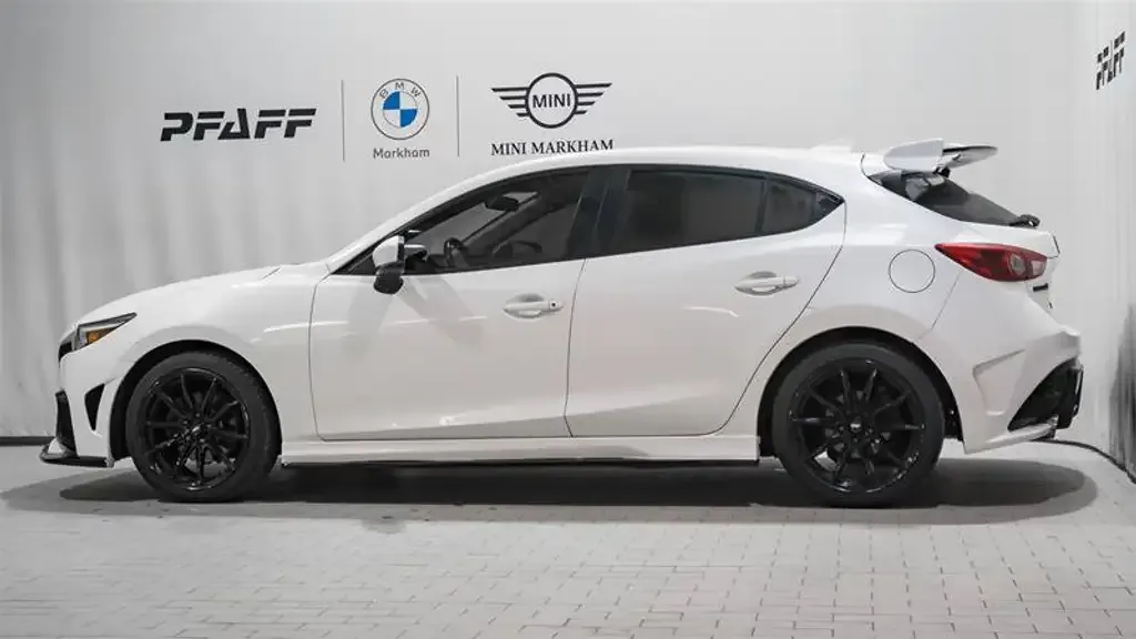 Mazda 3 2017 photo 2