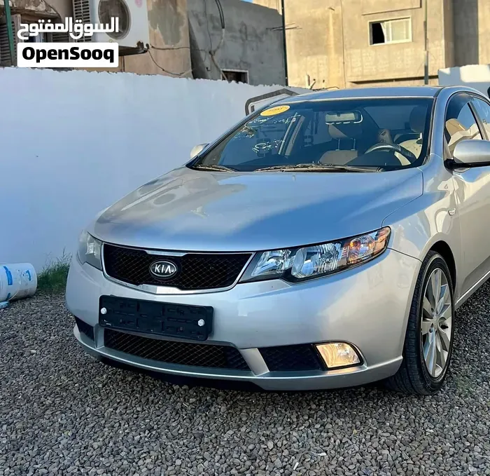 Kia Forte 2011 photo 2