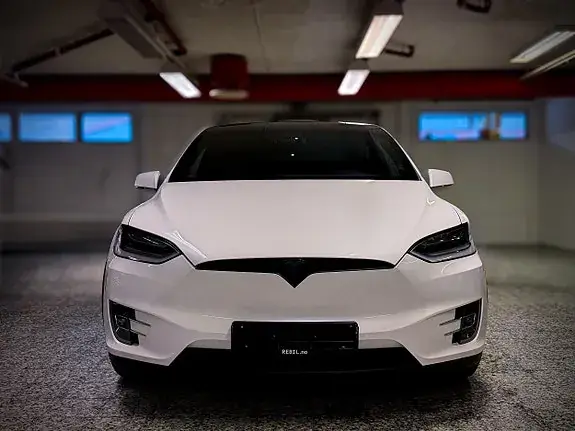 Tesla Model X 2018 photo 2