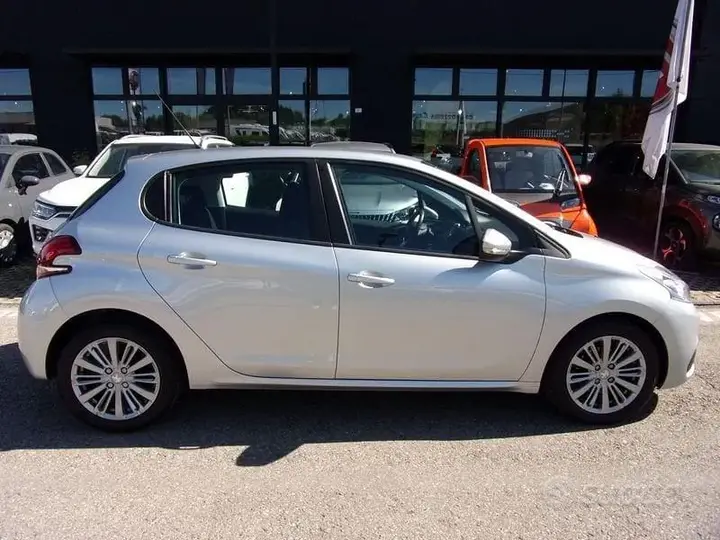 Peugeot 208 2017 photo 4