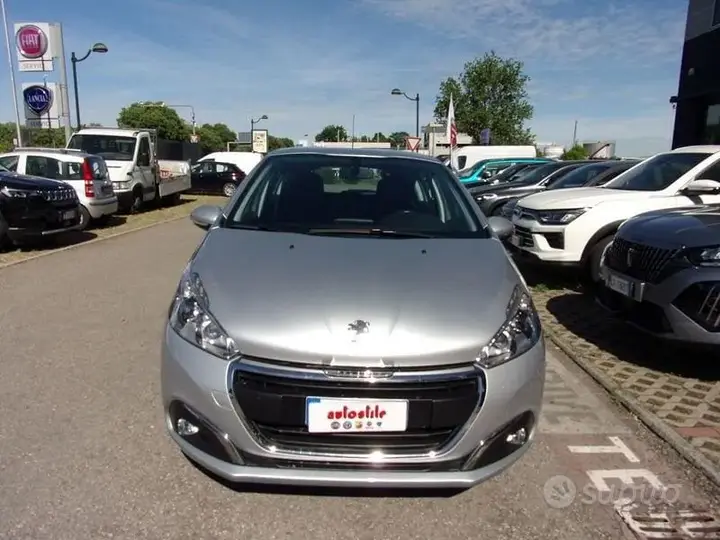 Peugeot 208 2017 photo 2