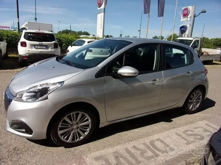 Peugeot 208 2017 photo 3