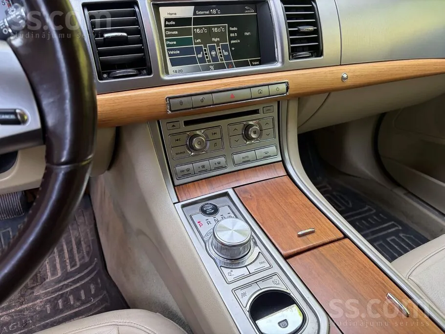 Jaguar Xf 2010 photo 5