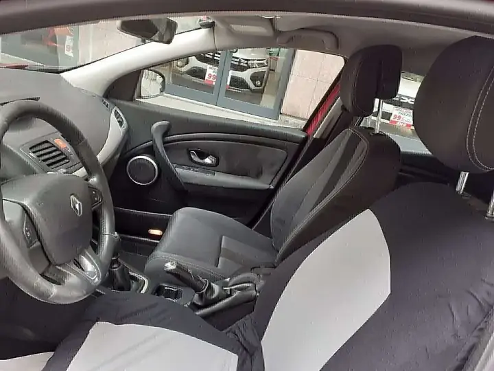 Renault Megane 2010 photo 2
