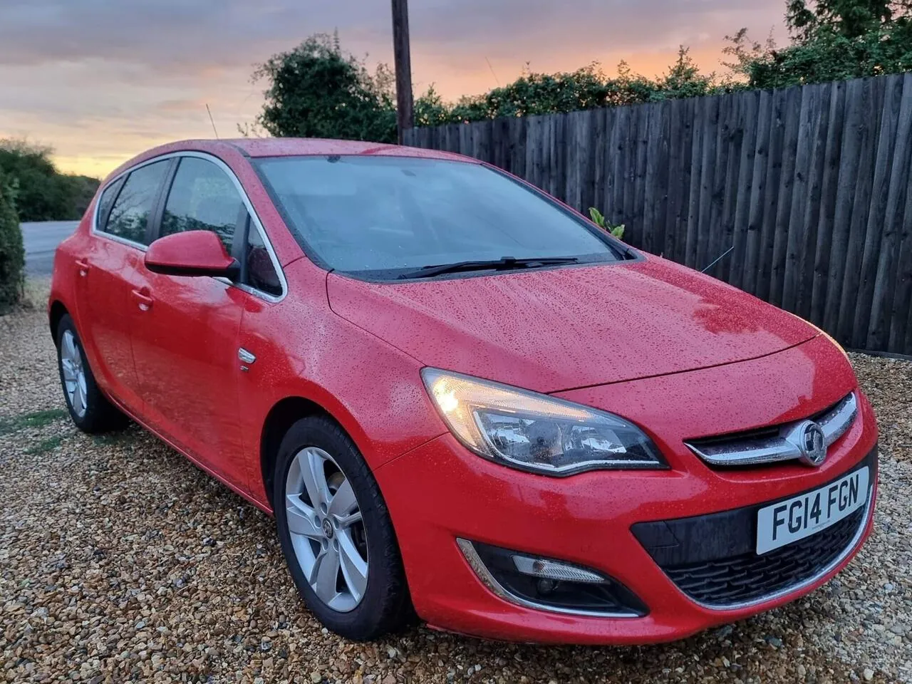 Vauxhall Astra 2014 photo 2