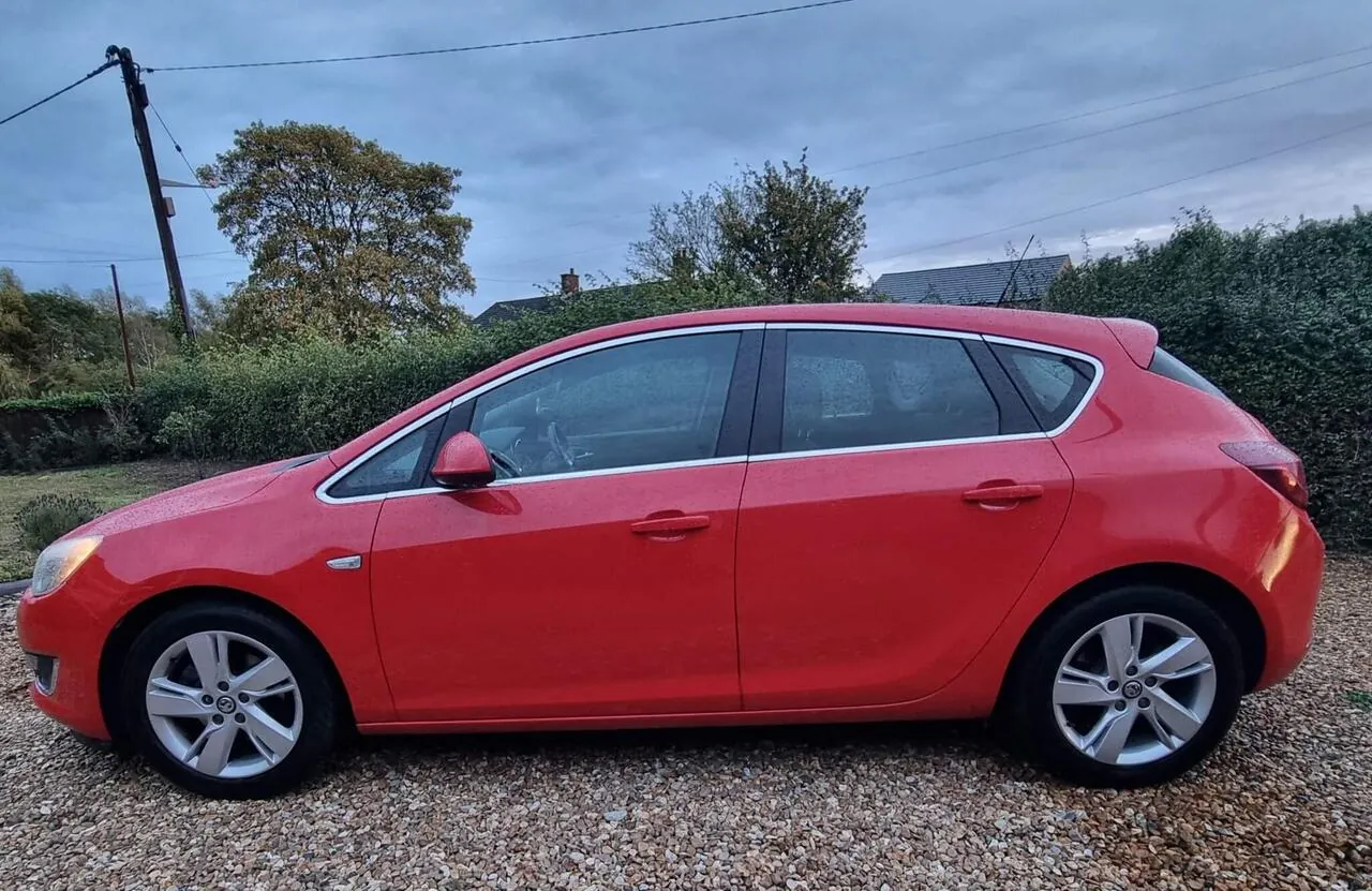 Vauxhall Astra 2014 photo 5