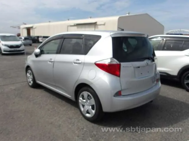 Toyota Ractis 2013 photo 3