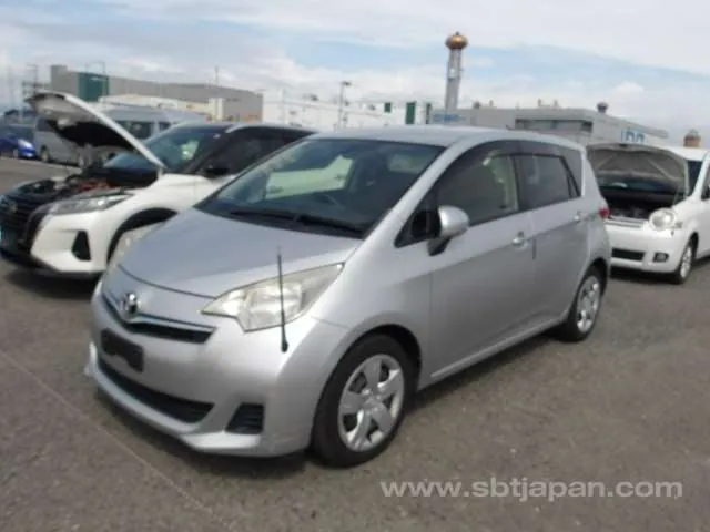 Toyota Ractis 2013 photo 2