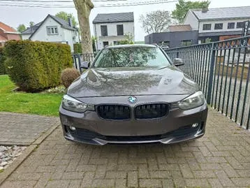 BMW 318D 2013 photo 2