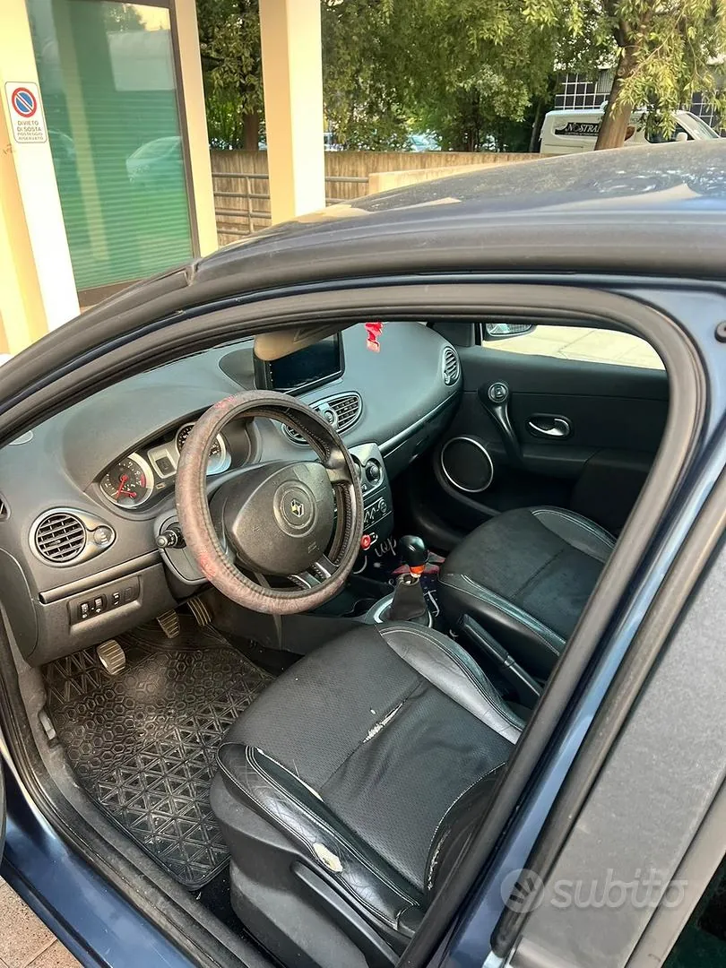 Renault Clio 2006 photo 4