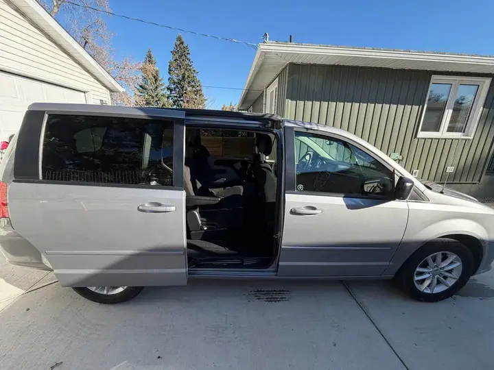 Dodge Grand Caravan 2017 photo 3
