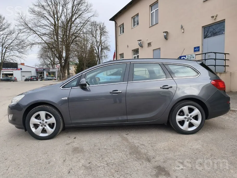Opel Astra 2011 photo 4