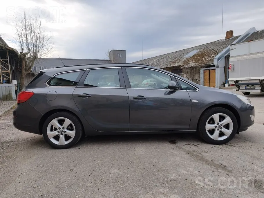 Opel Astra 2011 photo 5