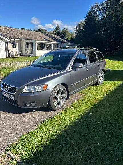 Volvo V50 2011 photo 2