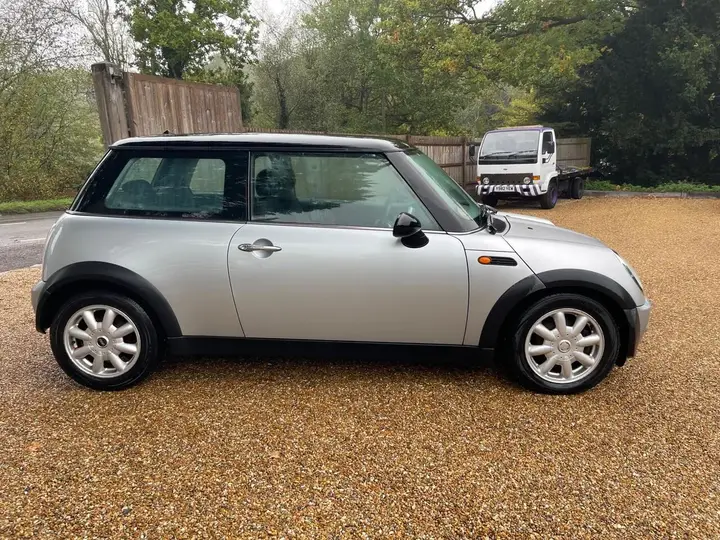 Mini Hatch 2002 photo 5