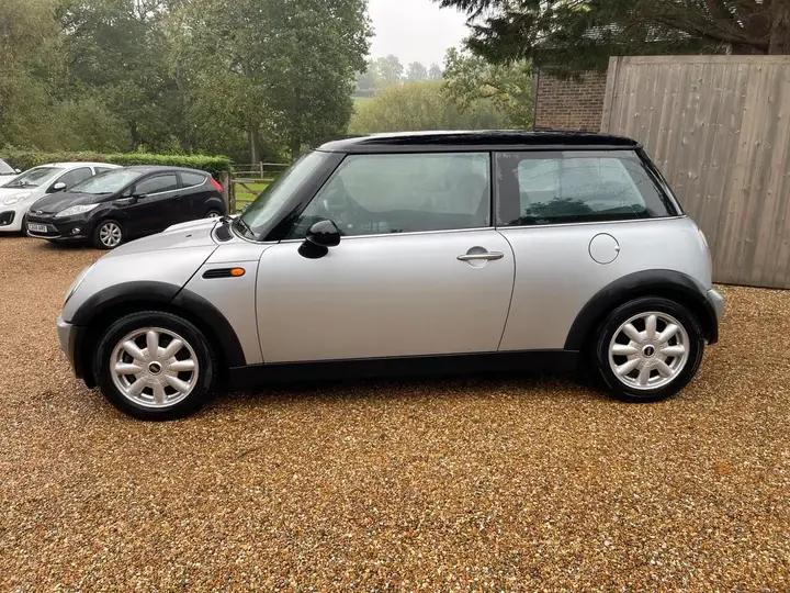 Mini Hatch 2002 photo 4