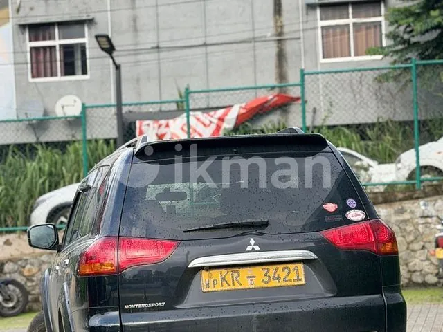 Mitsubishi Montero 2011 photo 3