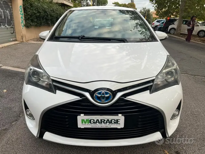 Toyota Yaris 2017 photo 2