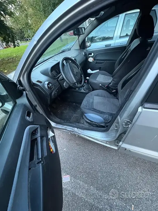 Ford Fusion 2005 photo 5