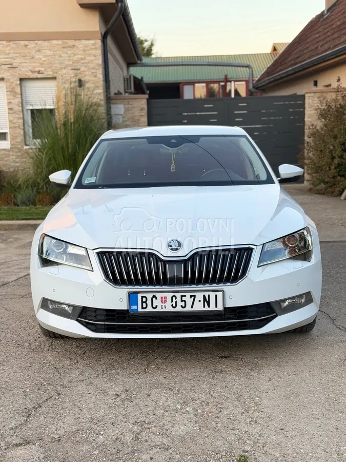 Skoda Superb 2015 photo 2
