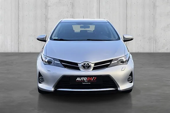 Toyota Auris 2013 photo 3