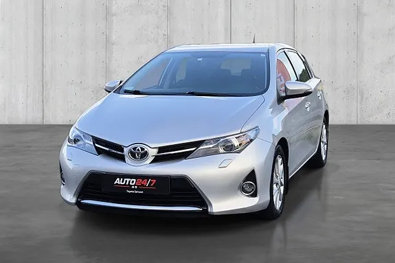 Toyota Auris 2013 photo 5