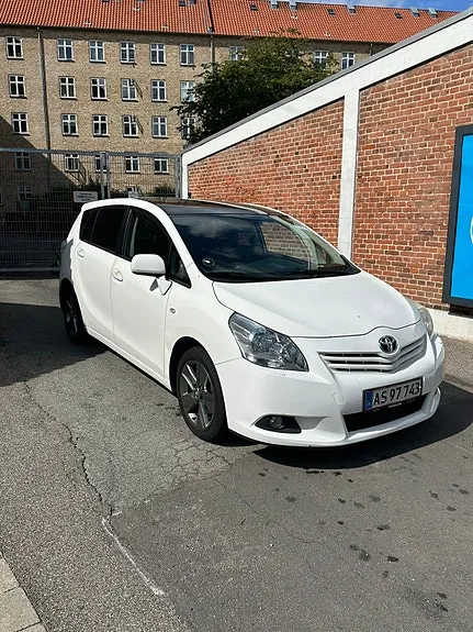 Toyota Verso 2011 photo 2