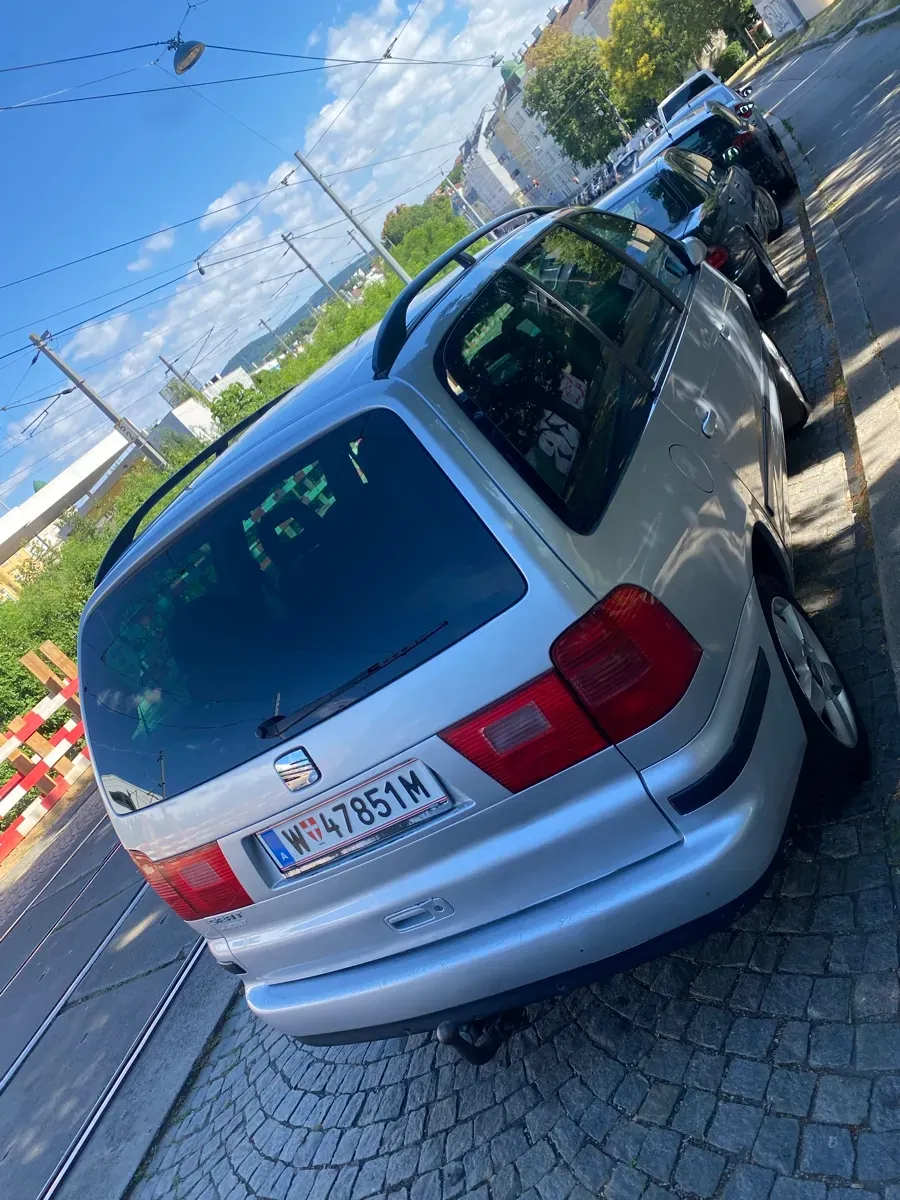 Seat Alhambra 2004 photo 2