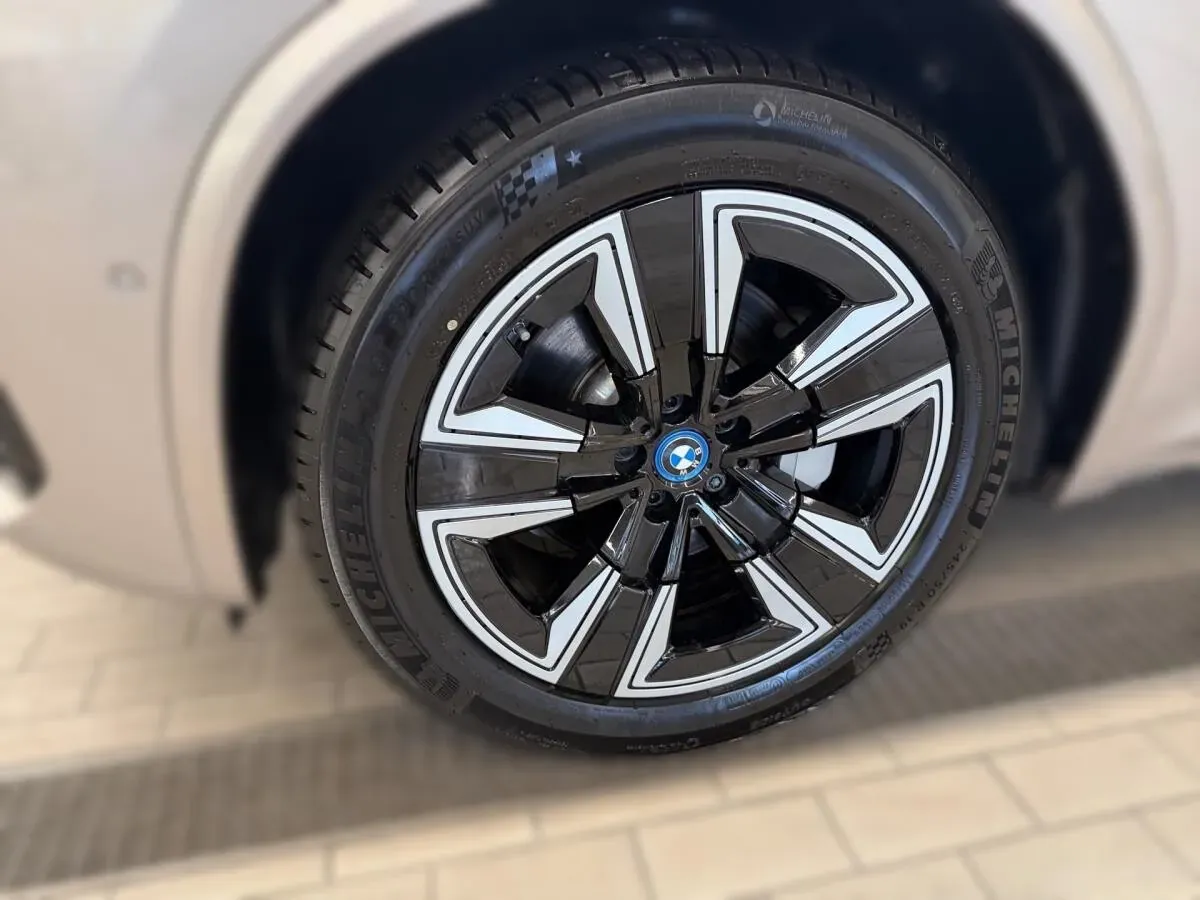 BMW Ix3 2024 photo 3