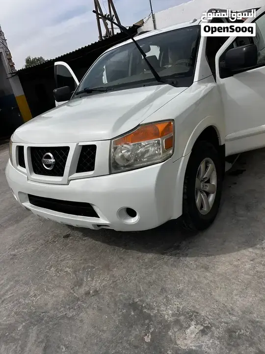 Nissan Armada 2014 photo 2
