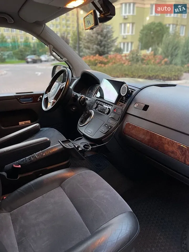 Volkswagen Multivan 2011 photo 3
