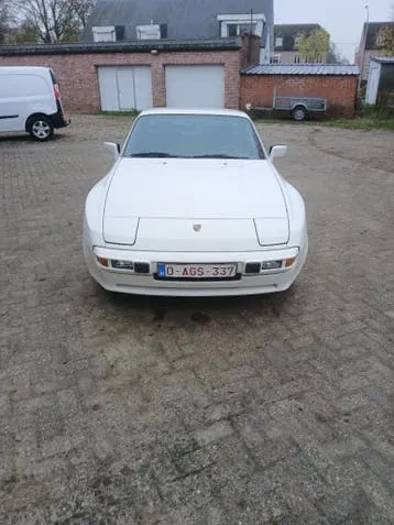 Porsche 944