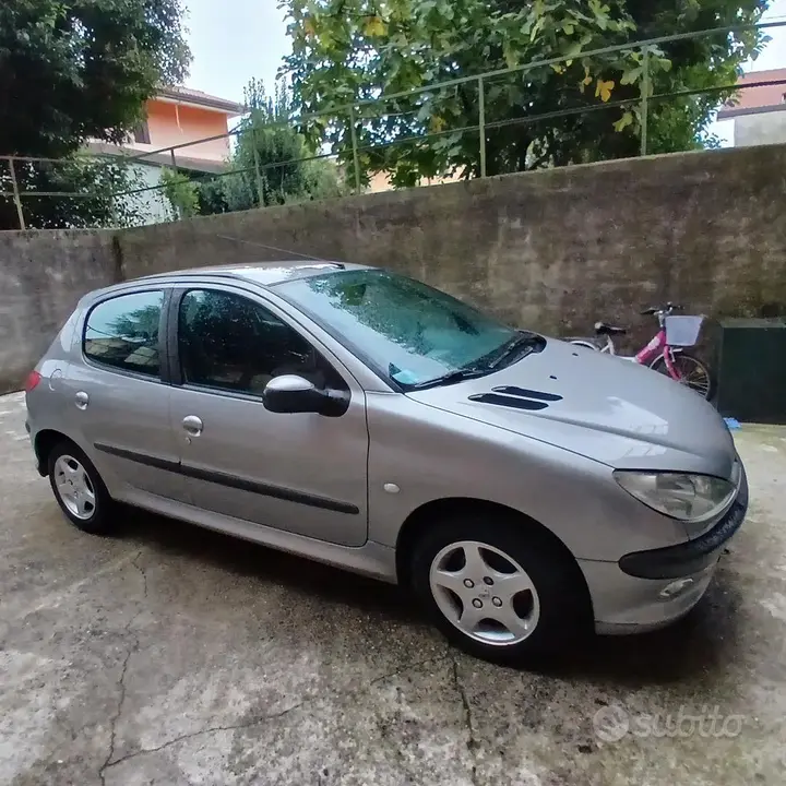 Peugeot 206 2004 photo 2