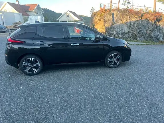 Nissan Leaf 2021 photo 2