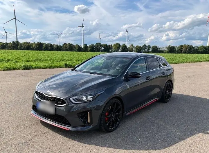 Kia Proceed
