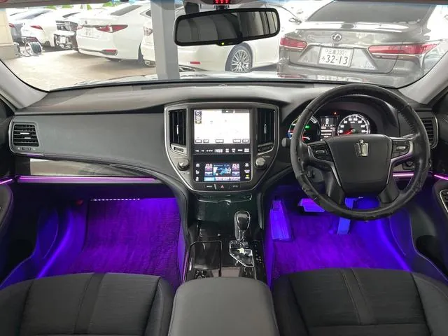 Toyota Crown Athlete Hybrid 2015 photo 2