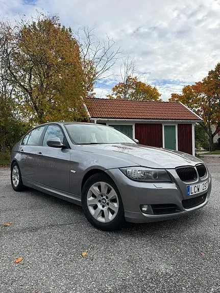BMW 318I 2011 photo 3