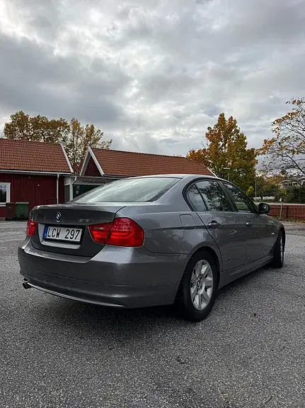 BMW 318I 2011 photo 4