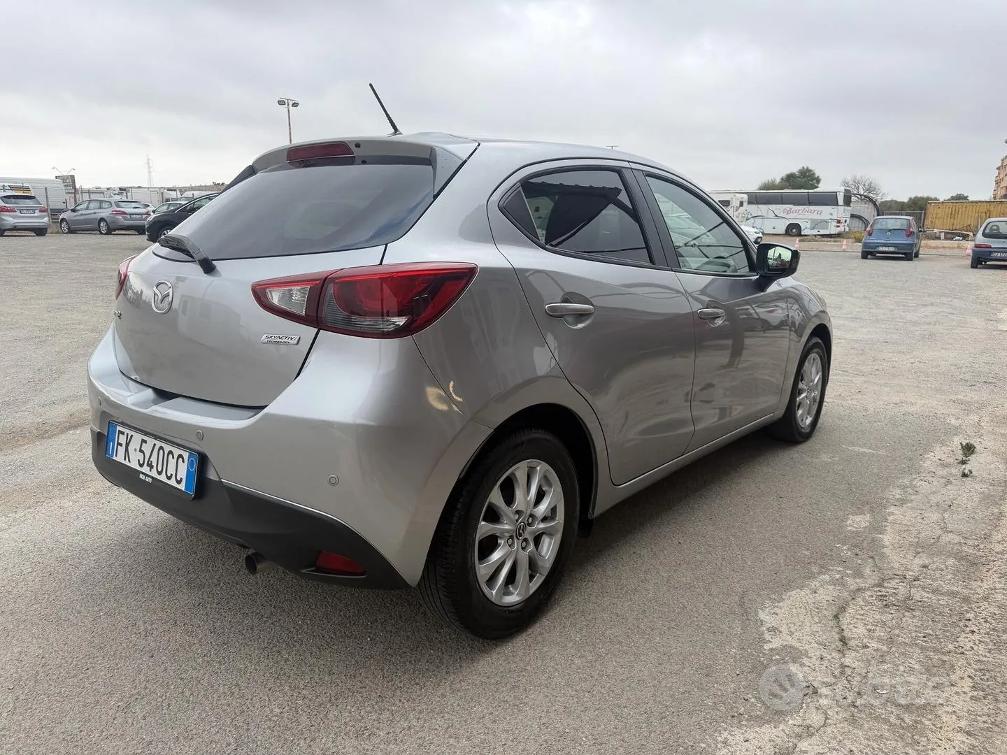 Mazda 2 2017 photo 2