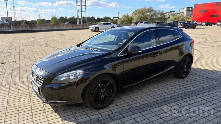 Volvo V40