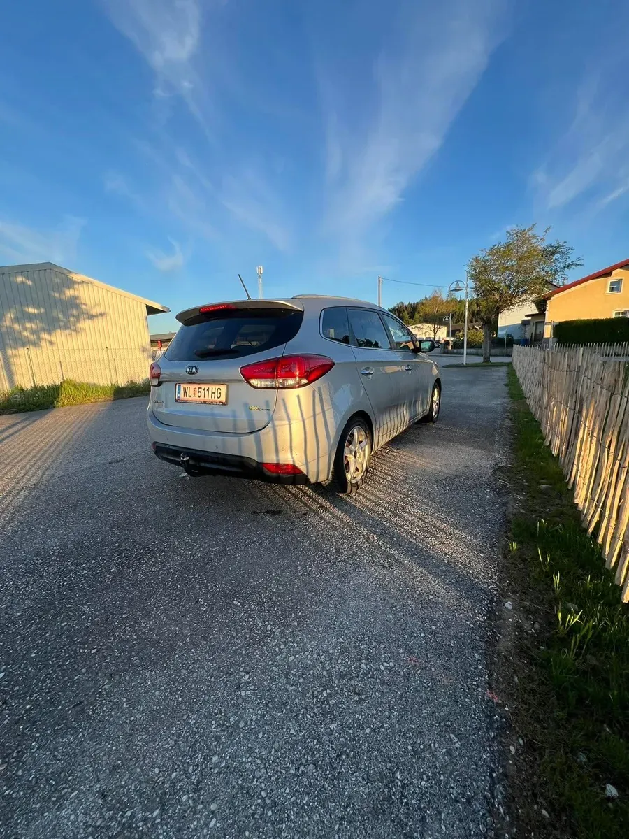 Kia Carens 2014 photo 2