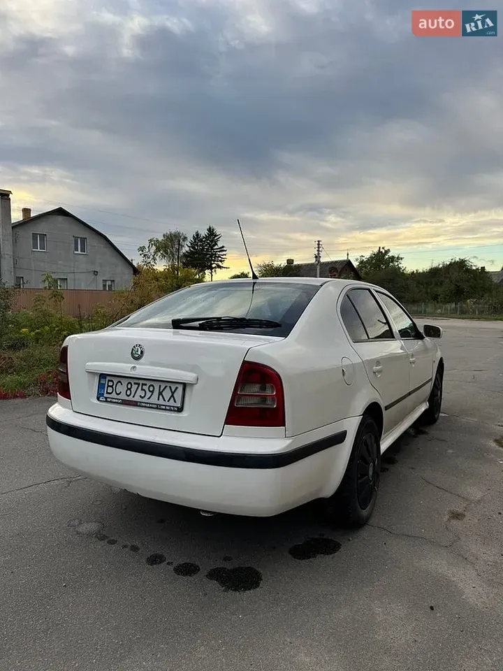 Skoda Octavia 2010 photo 3