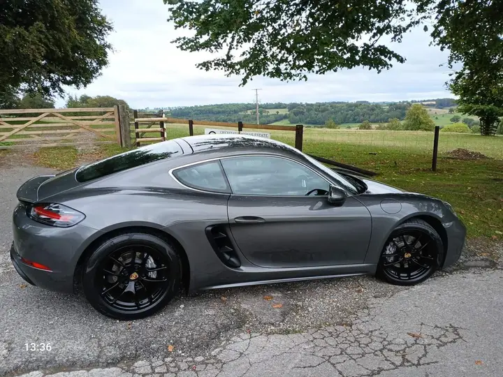 Porsche 718 Cayman