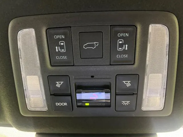 Toyota Voxy 2026 photo 4