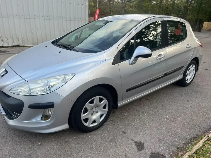 Peugeot 308 2010 photo 2