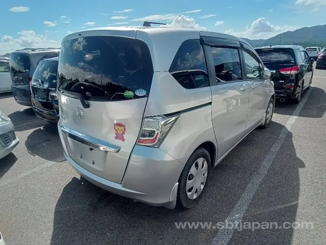 Honda Freed G 2012 photo 4