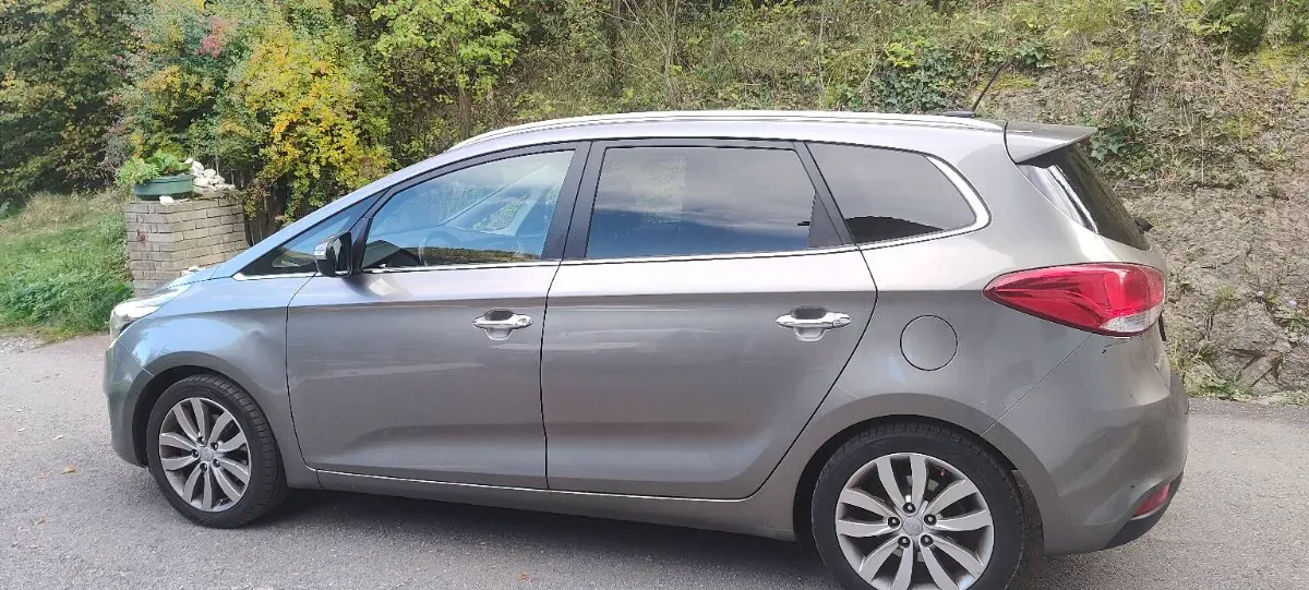 Kia Carens 2015 photo 3