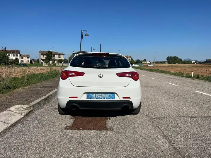 Alfa Romeo Giulietta 2011 photo 3