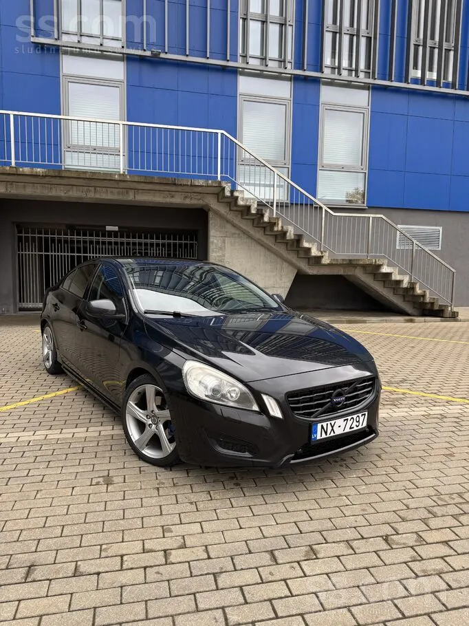 Volvo S60 2011 photo 2