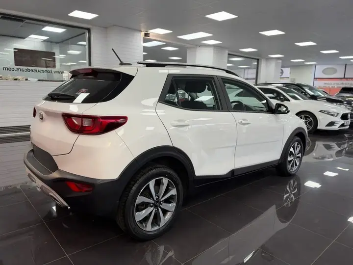 Kia Stonic 2021 photo 2